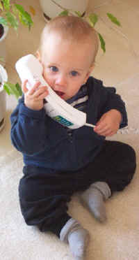 mali on phone-w.jpg (40819 bytes)